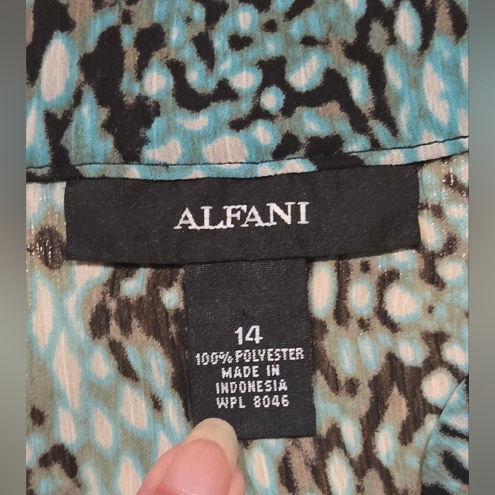 NWOT Alfani Patterned Ruffle Top - Picture 5 of 7